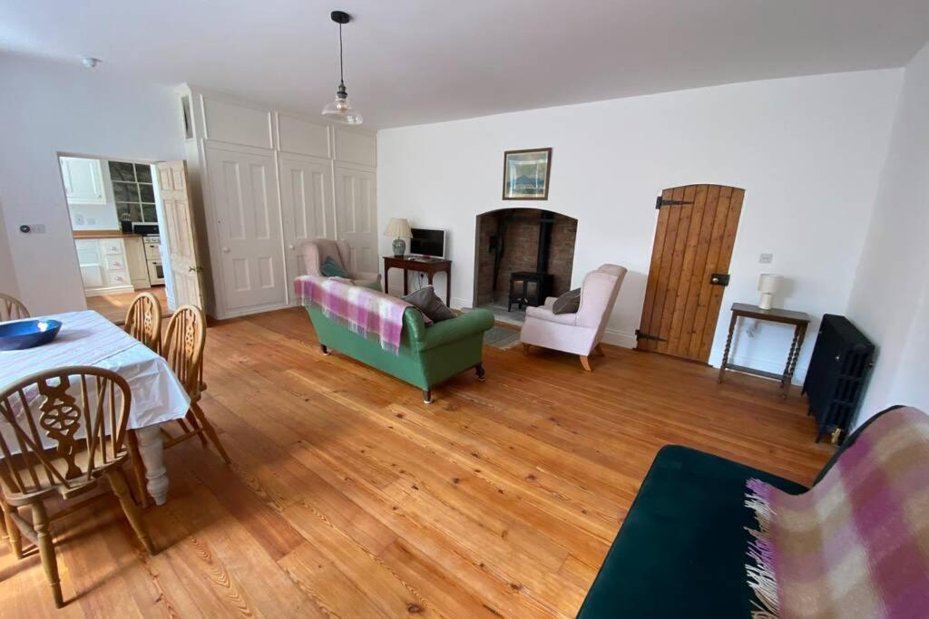 The Courtyard Apartment, Strangford Bagian luar foto