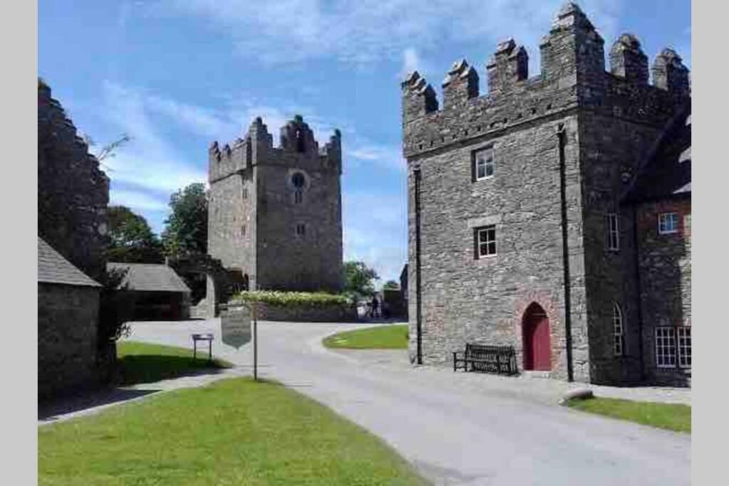 The Courtyard Apartment, Strangford Bagian luar foto