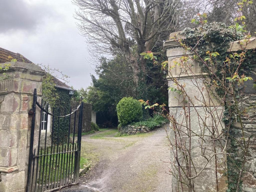 The Courtyard Apartment, Strangford Bagian luar foto