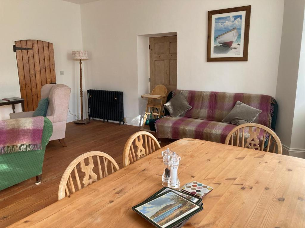 The Courtyard Apartment, Strangford Bagian luar foto